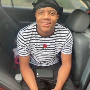 Meet your Posher, Carlos